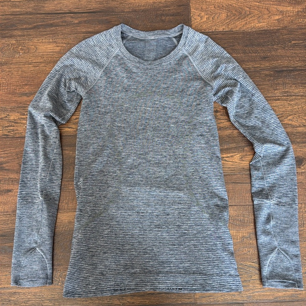 Lululemon Swiftly Tech Long Sleeve Size 4 hip length.